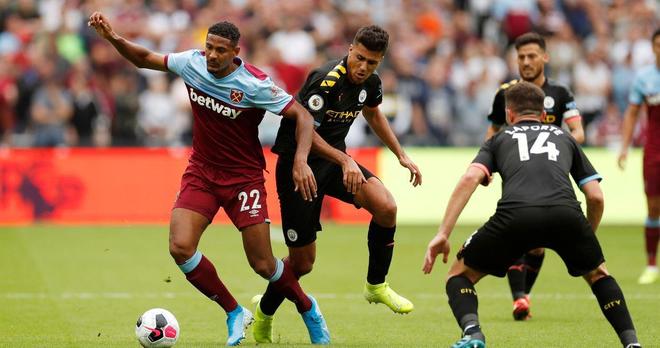 TA：球员版长袖球衣全面回归，实现从性能到美学的个性表达（TA：球员版长袖战袍回归，从性能到美学全面释放个性）