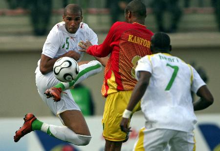 剑南春｜15连胜！拜仁3-0药厂，雅克松德甲首球，格纳布里建功（剑南春｜拜仁3-0击败药厂豪取15连胜，雅克松德甲处子球，格纳布里破门）